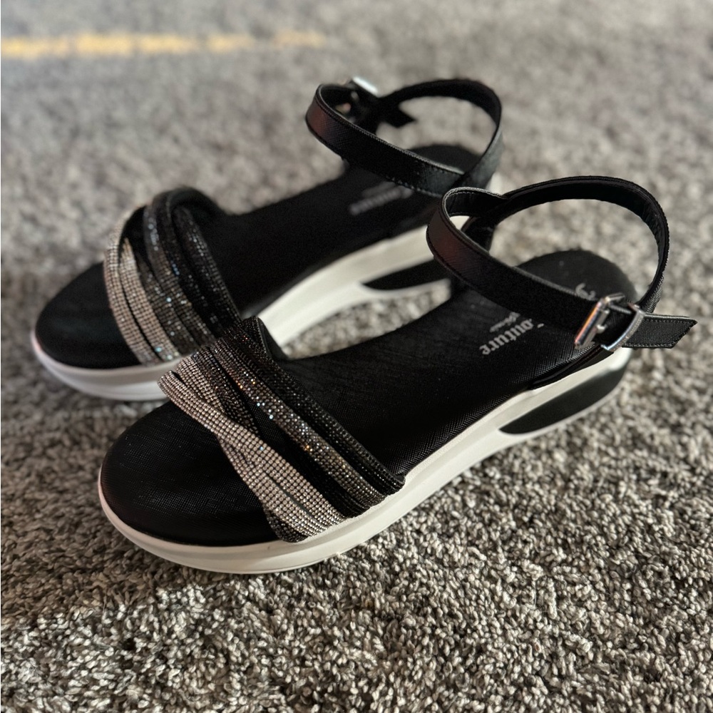 NWOT! ♠️ Juicy Couture Bling Wedges, size 7.5 ♠️